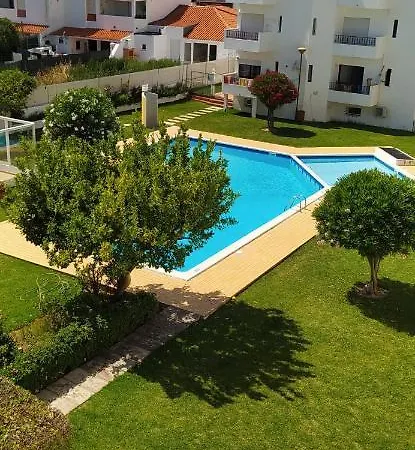 Bel Appartement: Coeur D'albufeira Près De Oura Apartment *
