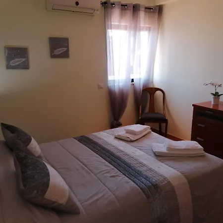 Bel Appartement: Coeur D'albufeira Près De Oura Albufeira