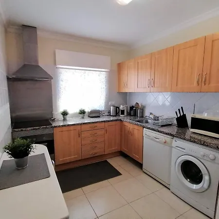Bel Appartement: Coeur D'albufeira Près De Oura *